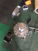 重載油缸安裝中